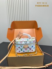 ルイヴィトンバッグ LOUIS VUITTON 2025新作 化粧ポーチ