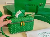 ボッテガヴェネタバッグ BOTTEGA VENETA 2025新作 化粧ポーチ