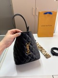 サンローランバッグ Yves Saint Laurent 2025新作 バケットバッグ
