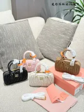 ミュウミュウバッグ Miu Miu 2025新作 ブリーフケース