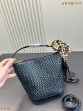 サンローランバッグ Yves Saint Laurent 2025新作 バケットバッグ