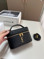 サンローランバッグ Yves Saint Laurent 2025新作 化粧ポーチ