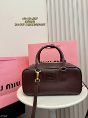 ミュウミュウバッグ Miu Miu 2025新作 ブリーフケース