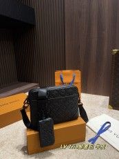 ルイヴィトンバッグ LOUIS VUITTON 2025新作 メッセンジャーバッグ