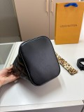 サンローランバッグ Yves Saint Laurent 2025新作 バケットバッグ