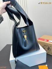 サンローランバッグ Yves Saint Laurent 2025新作 脇袋
