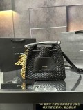 サンローランバッグ Yves Saint Laurent 2025新作 バケットバッグ