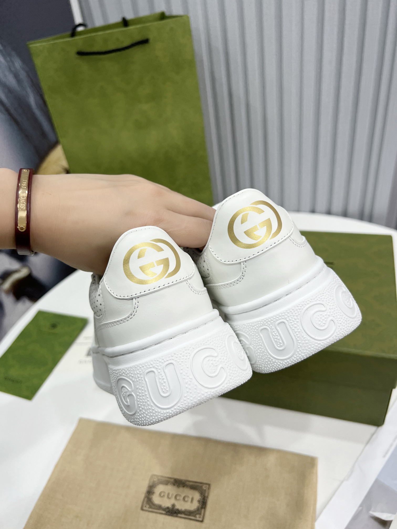 グッチ靴 GUCCI 2025新作 厚底の白い靴