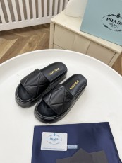 プラダ靴 PRADA 2025新作 ビルケンシュトックサンダル