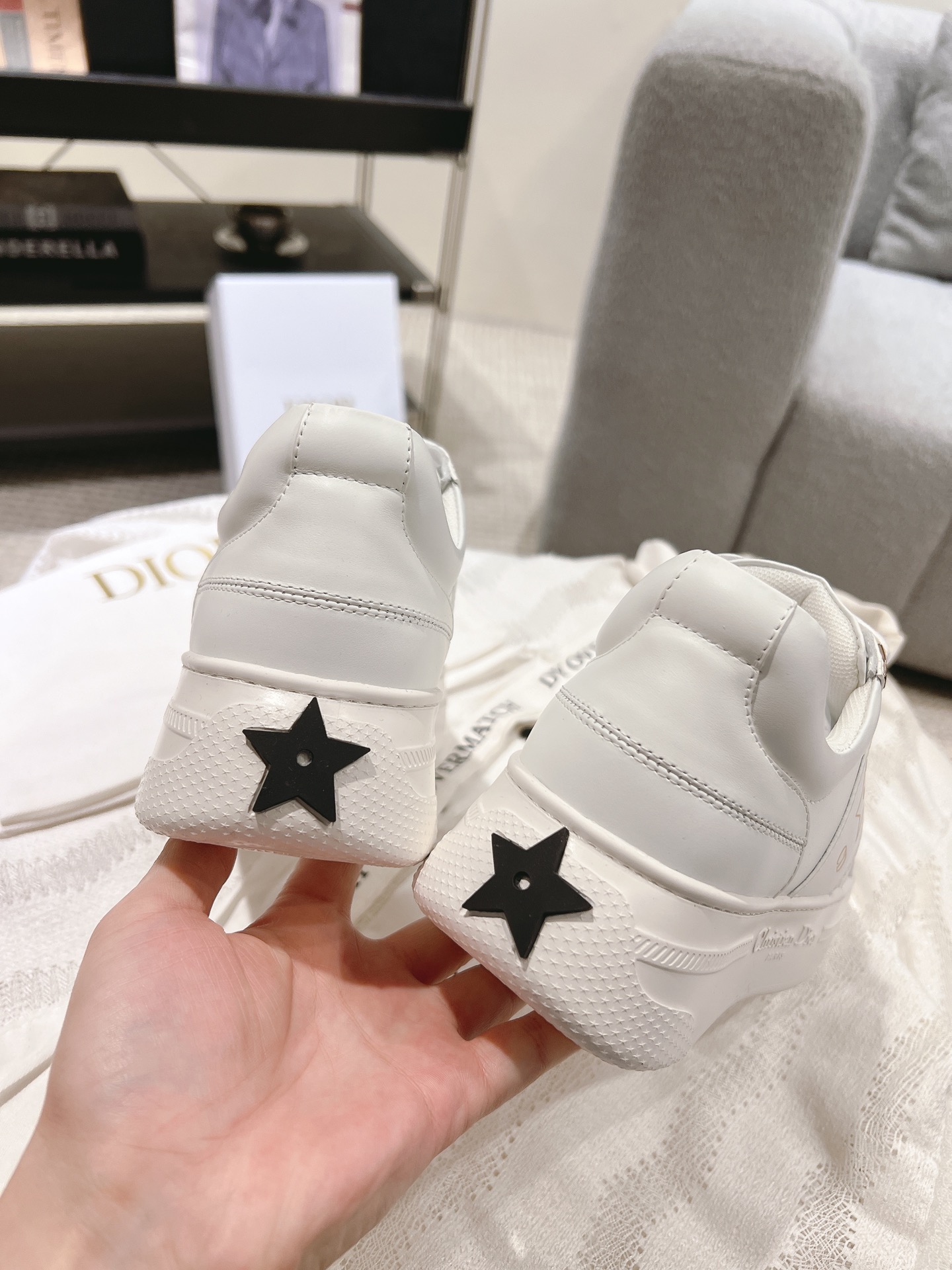 ディオール靴 DIOR 2025新作 厚底の白い靴