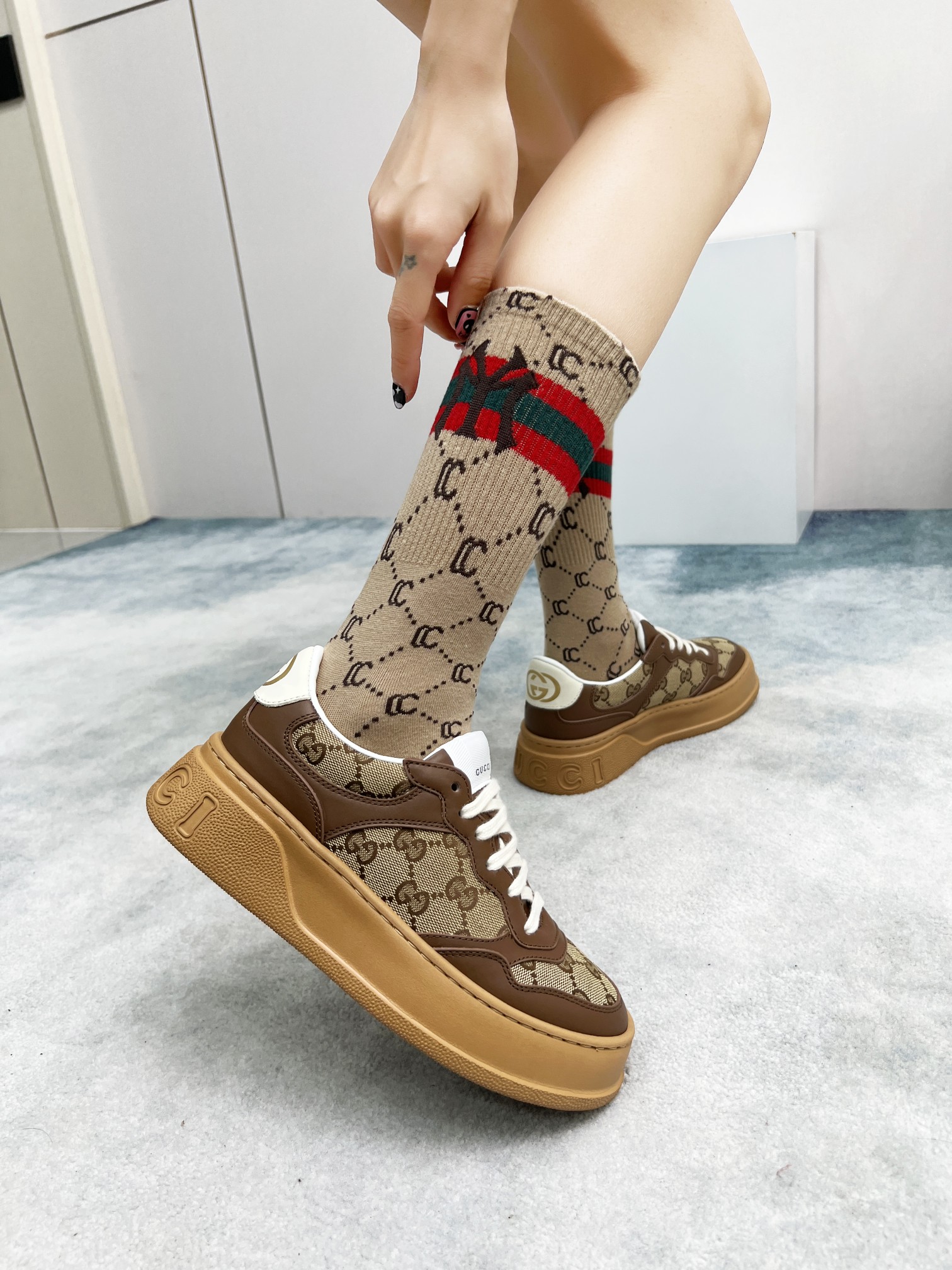 グッチ靴 GUCCI 2025新作 厚底の白い靴