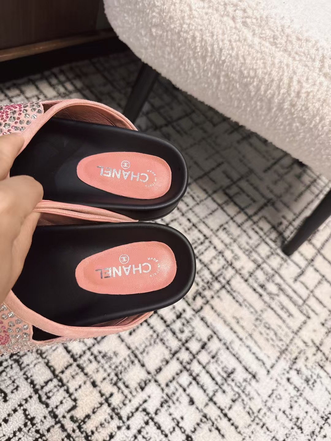 シャネル靴 CHANEL 2025新作 つま先が閉じたスリッパ