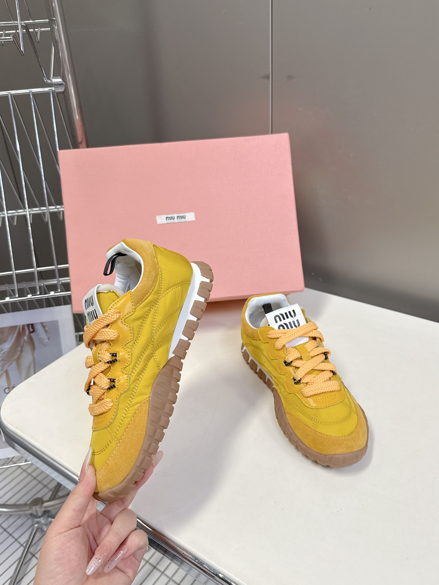 ミュウミュウ靴 Miu Miu 2025新作 カジュアルスポーツシューズ