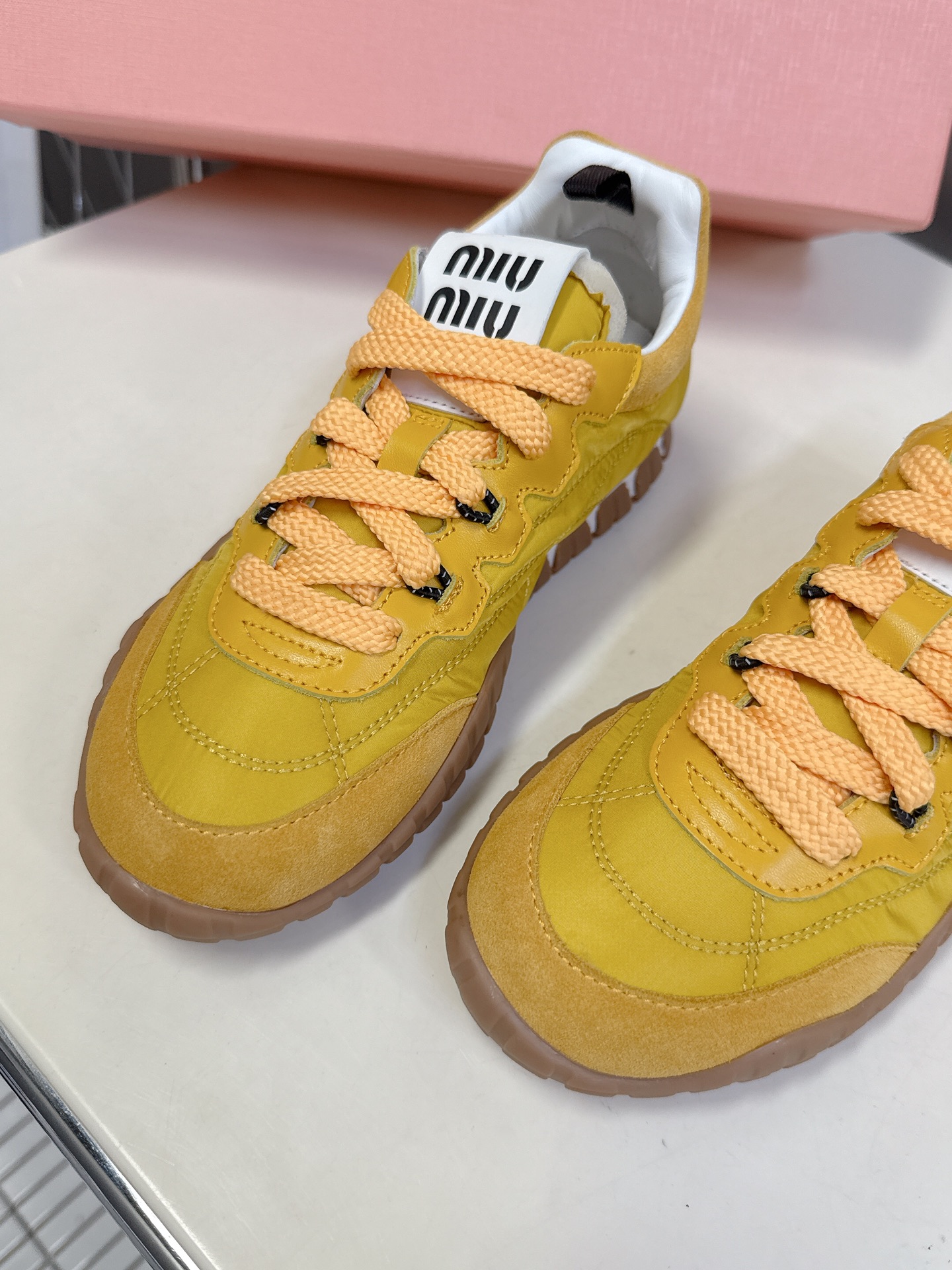 ミュウミュウ靴 Miu Miu 2025新作 カジュアルスポーツシューズ