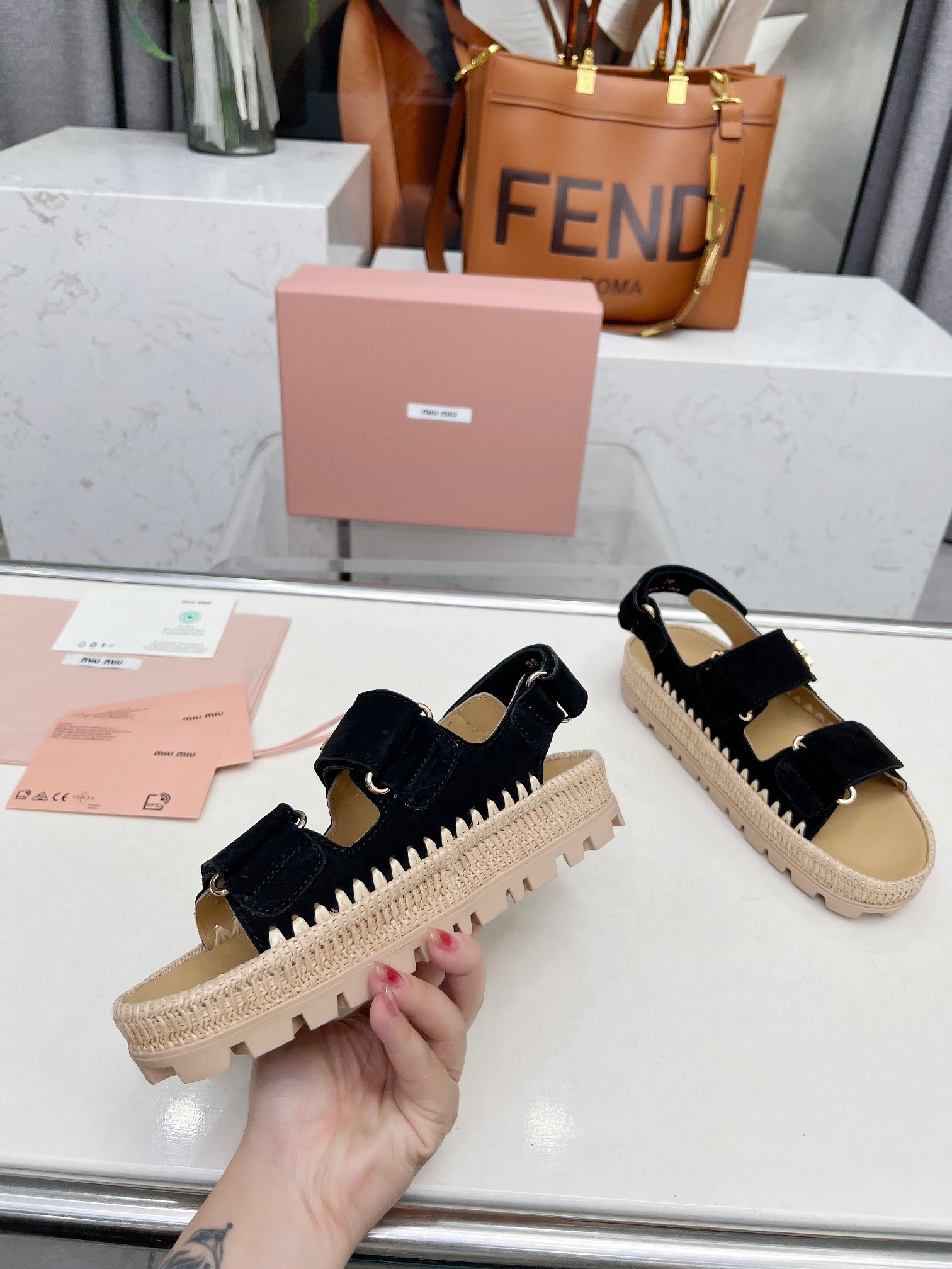 ミュウミュウ靴 Miu Miu 2025新作 サンダル