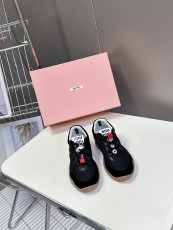 ミュウミュウ靴 Miu Miu 2025新作 カジュアルスポーツシューズ