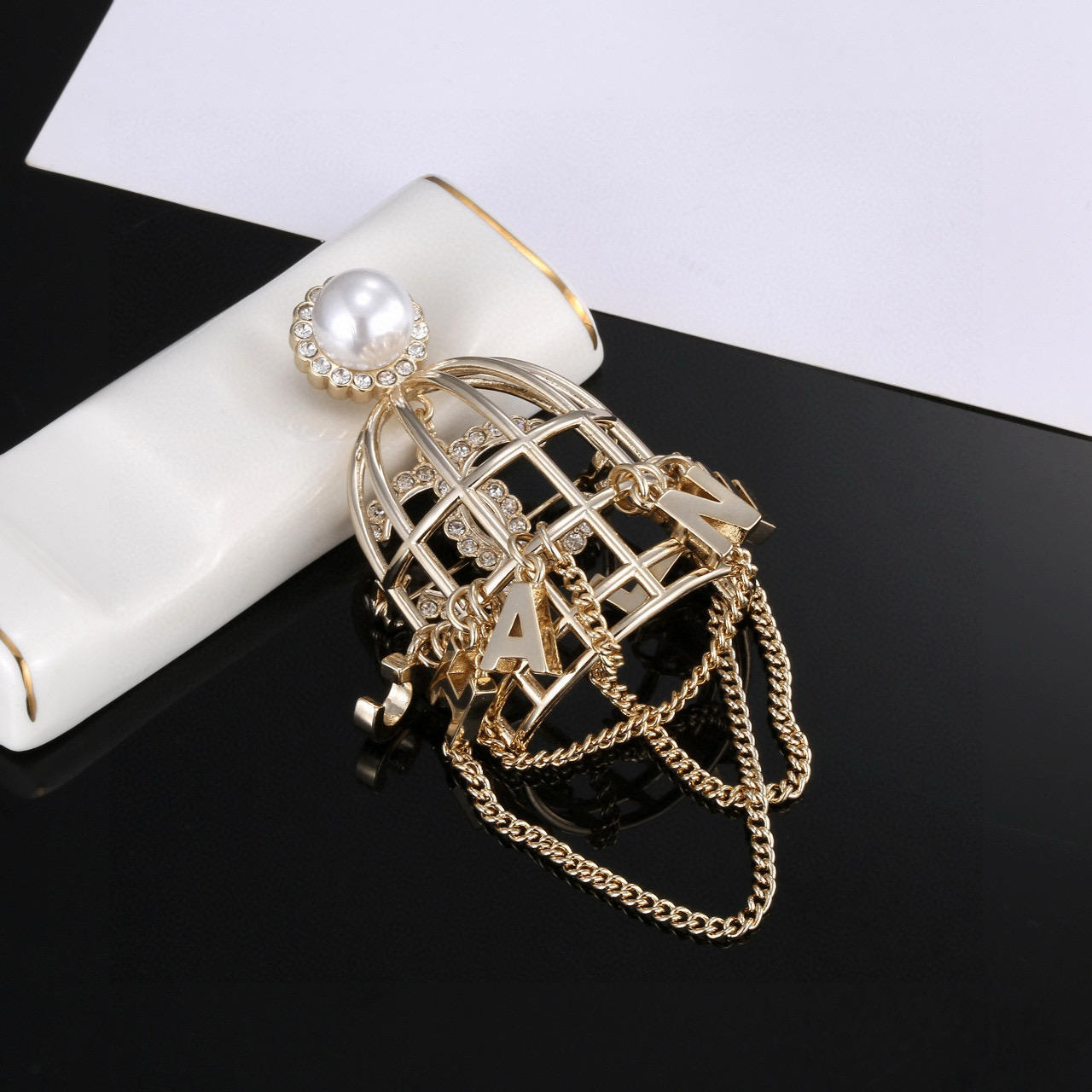シャネルブローチ CHANEL 2025新作 ブローチ