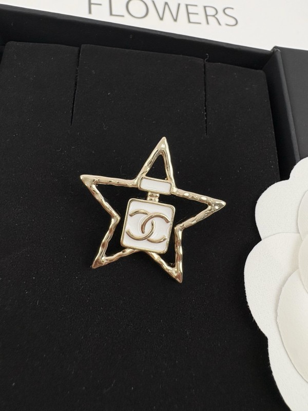 シャネルブローチ CHANEL 2025新作 ブローチ