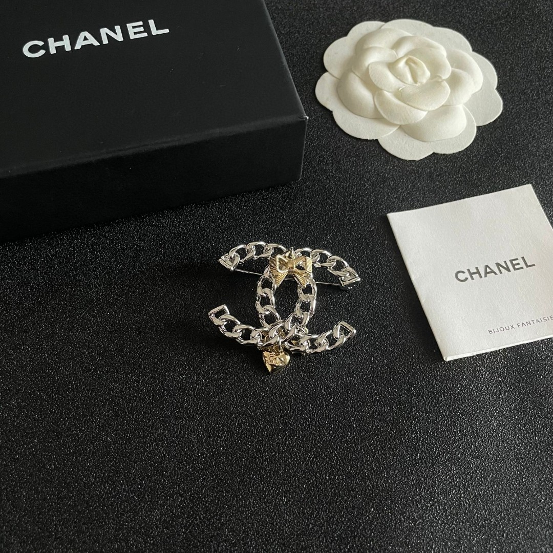 シャネルブローチ CHANEL 2025新作 ブローチ