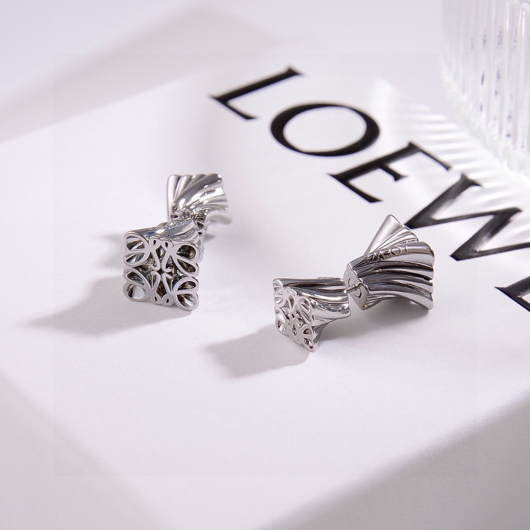 ロエベイヤリング LOEWE 2025新作 イヤリング