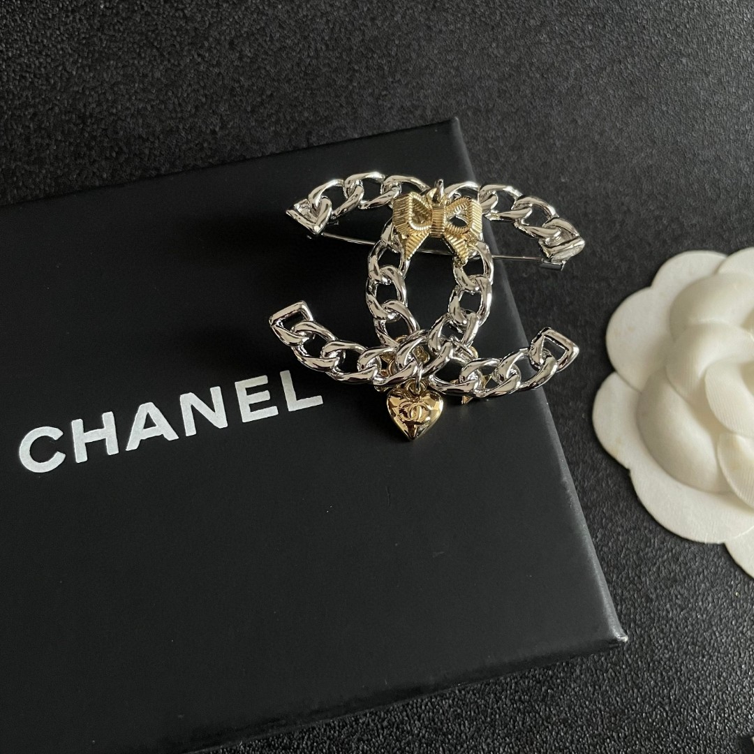 シャネルブローチ CHANEL 2025新作 ブローチ