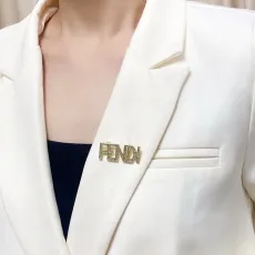 フェンディブローチ FENDI 2025新作 ブローチ
