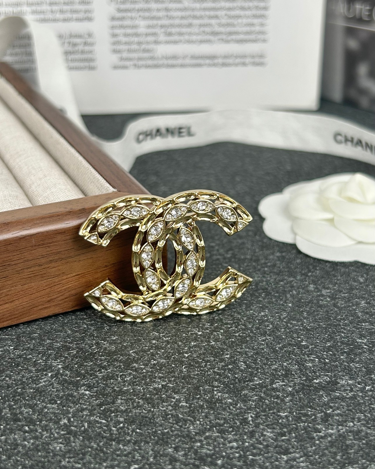 シャネルブローチ CHANEL 2025新作 ブローチ