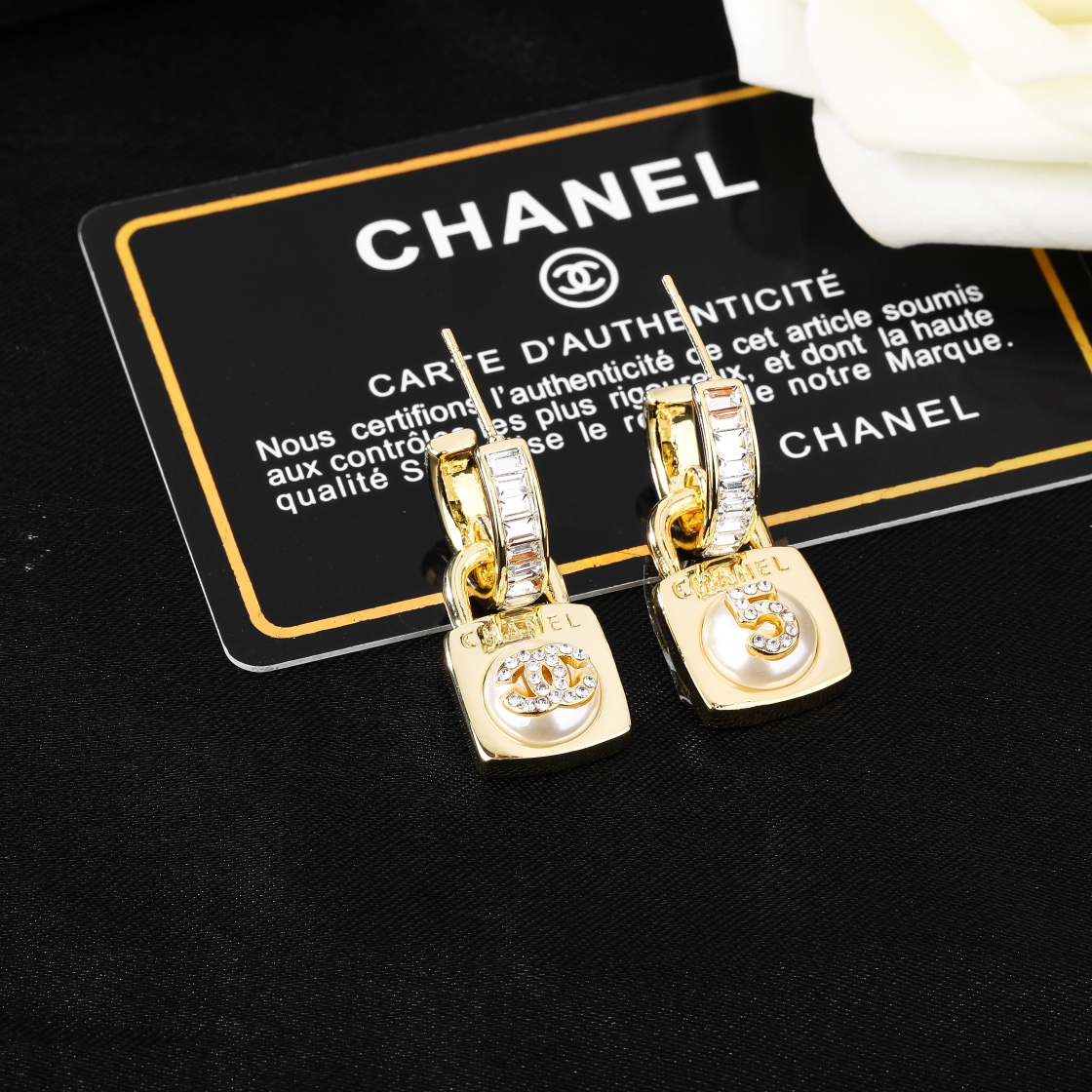 シャネルイヤリング CHANEL 2025新作 イヤリング