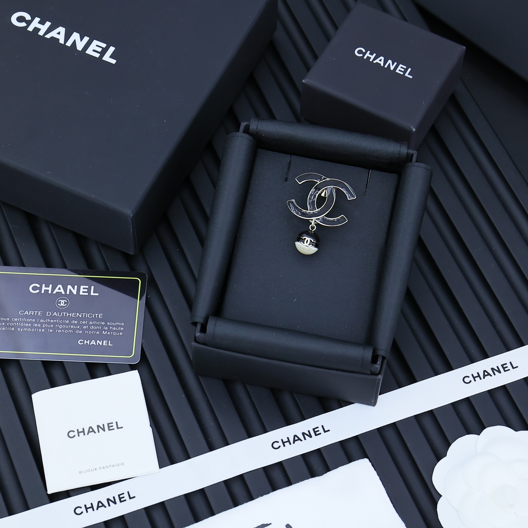 シャネルブローチ CHANEL 2025新作 ブローチ