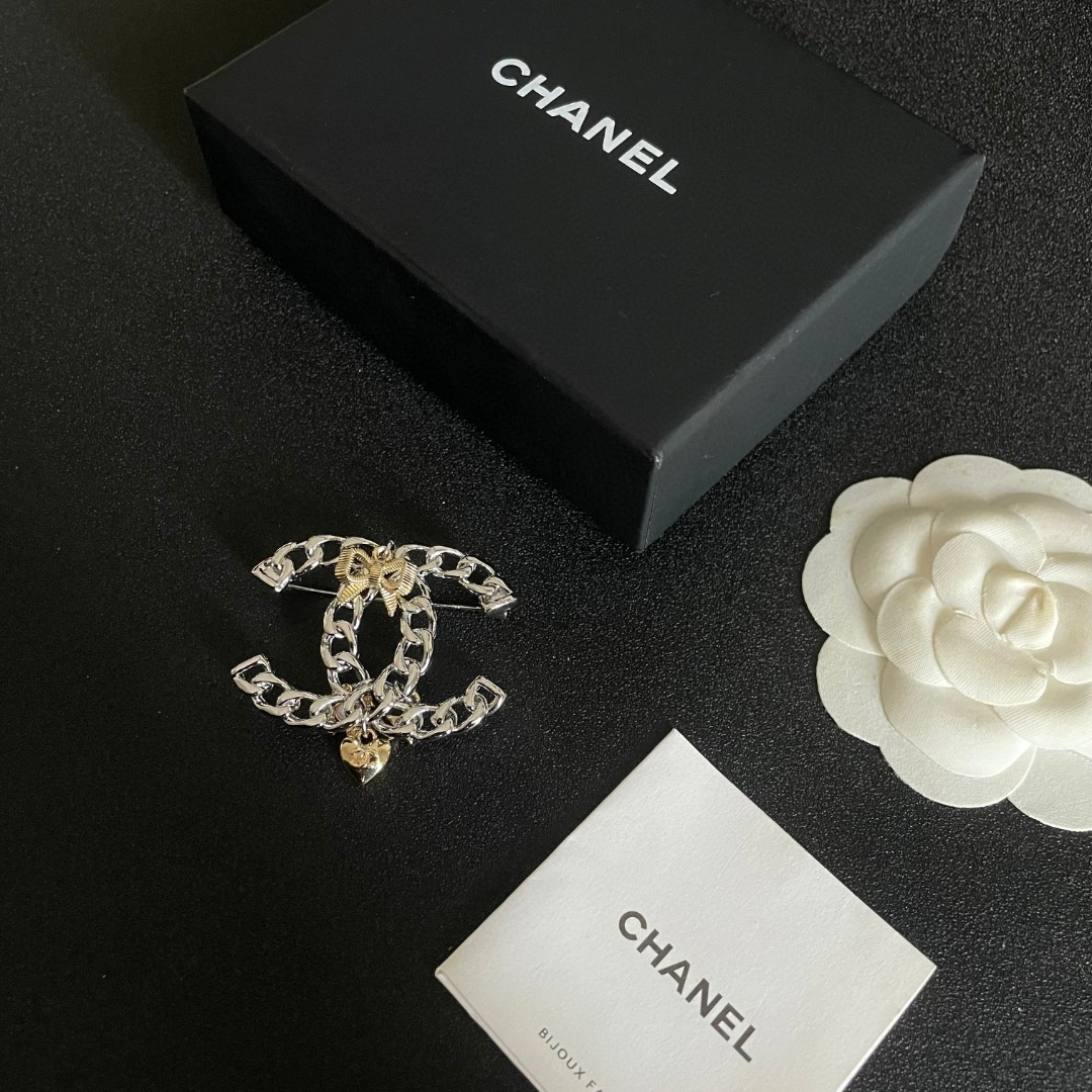 シャネルブローチ CHANEL 2025新作 ブローチ