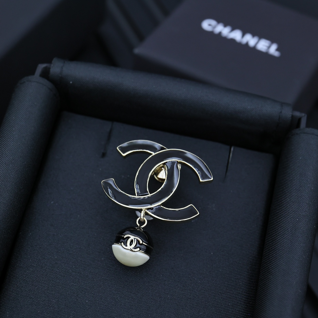 シャネルブローチ CHANEL 2025新作 ブローチ