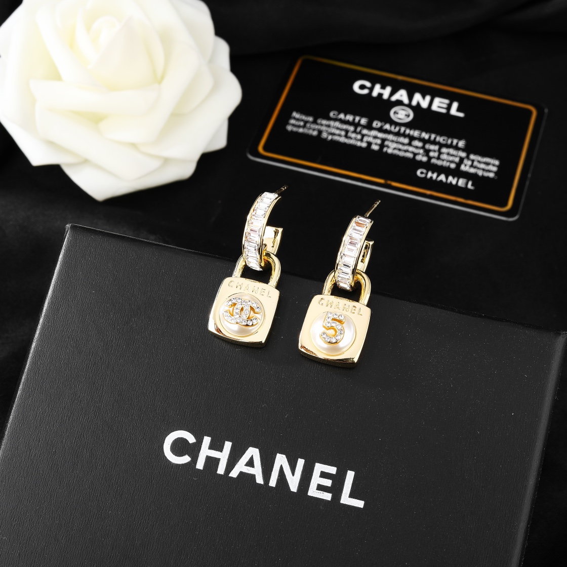 シャネルイヤリング CHANEL 2025新作 イヤリング
