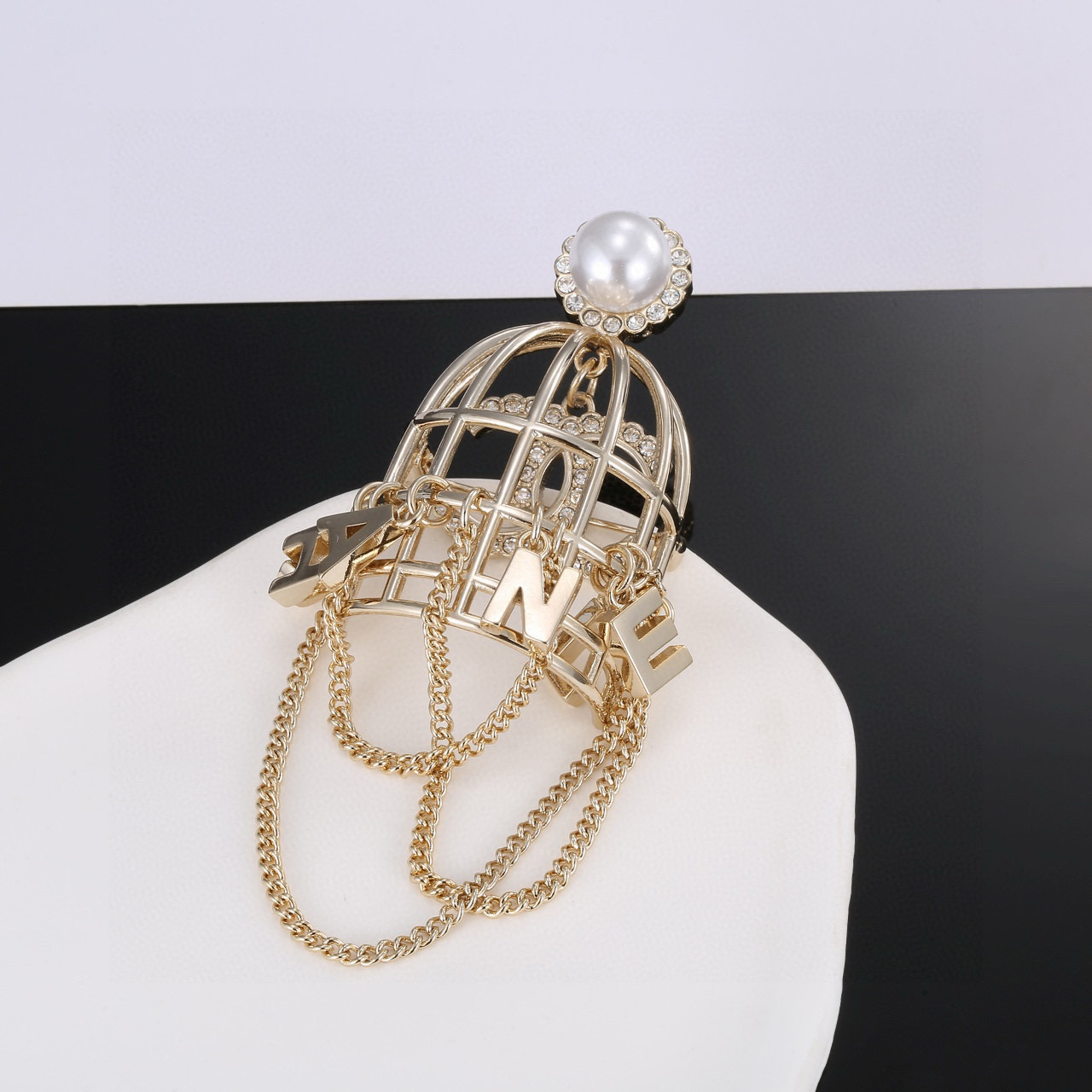 シャネルブローチ CHANEL 2025新作 ブローチ
