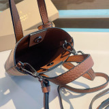 バーバリーポーチ BURBERRY 2025新作 ポーチ