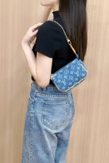 ルイヴィトンキーホルダー LOUIS VUITTON 2025新作 キーホルダー