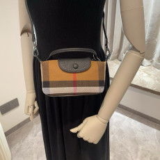 バーバリーポーチ BURBERRY 2025新作 ポーチ