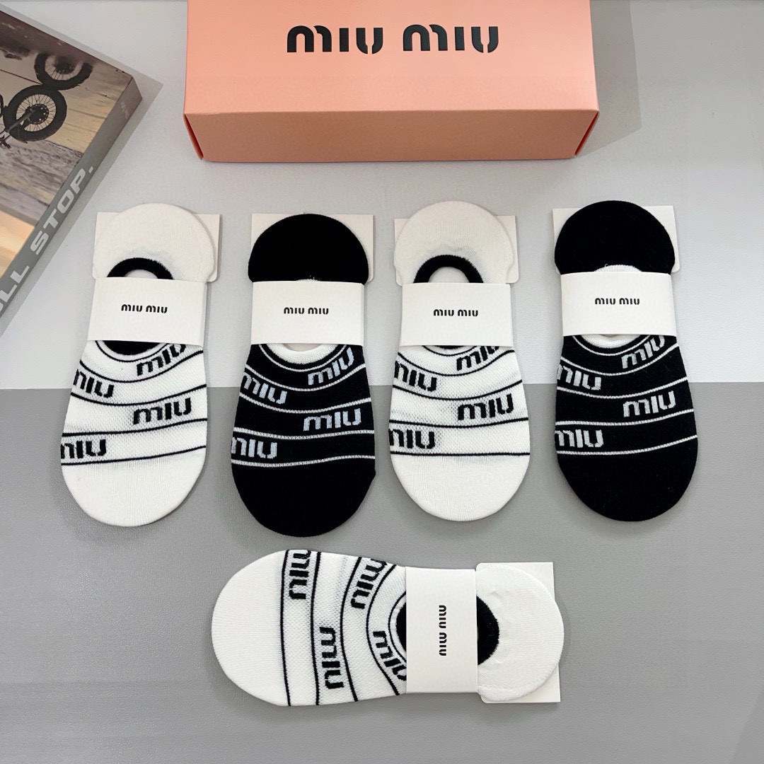 ミュウミュウ靴下 Miu Miu 2025新作 靴下