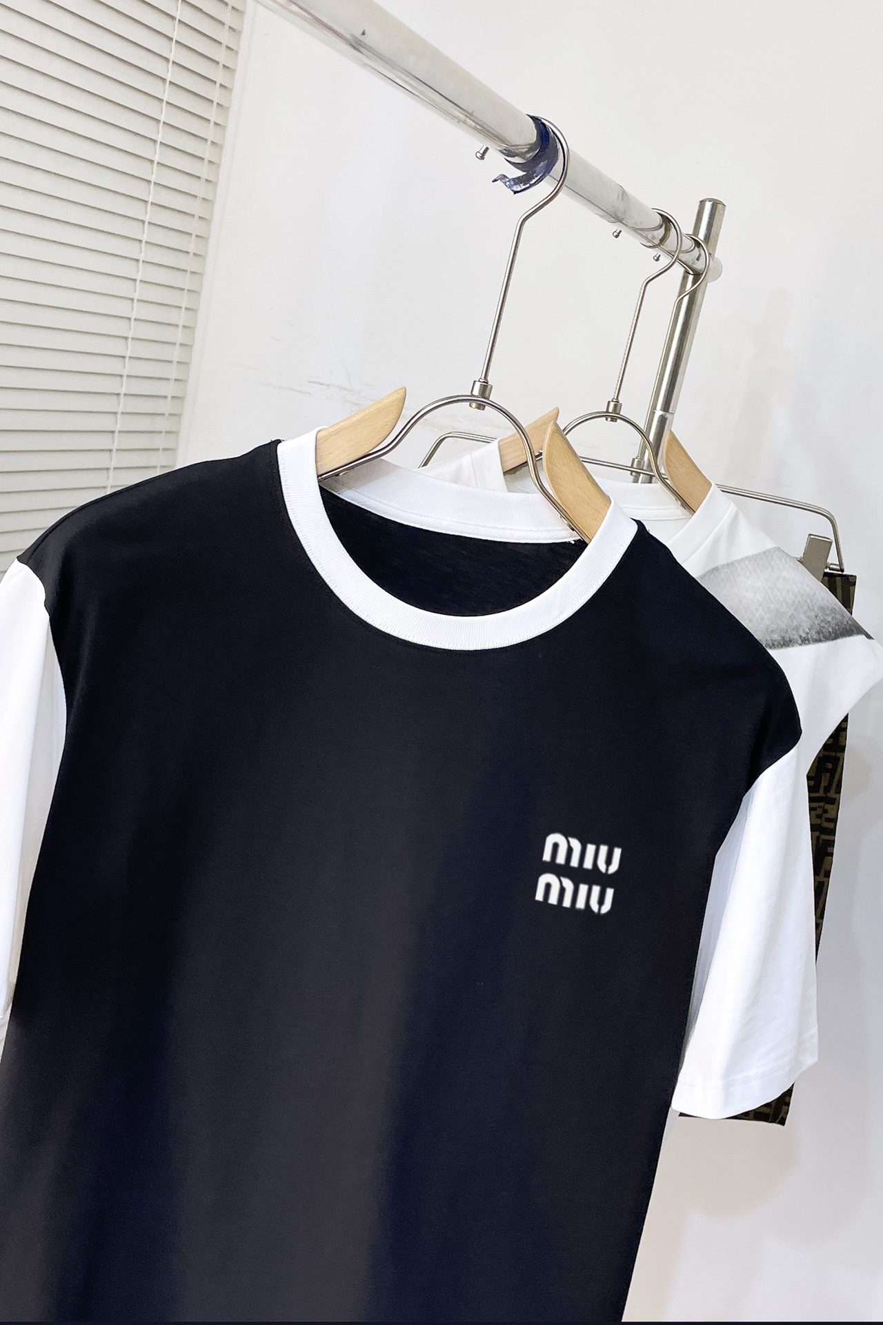 ミュウミュウ服 Miu Miu 2025新作 半袖Tシャツ