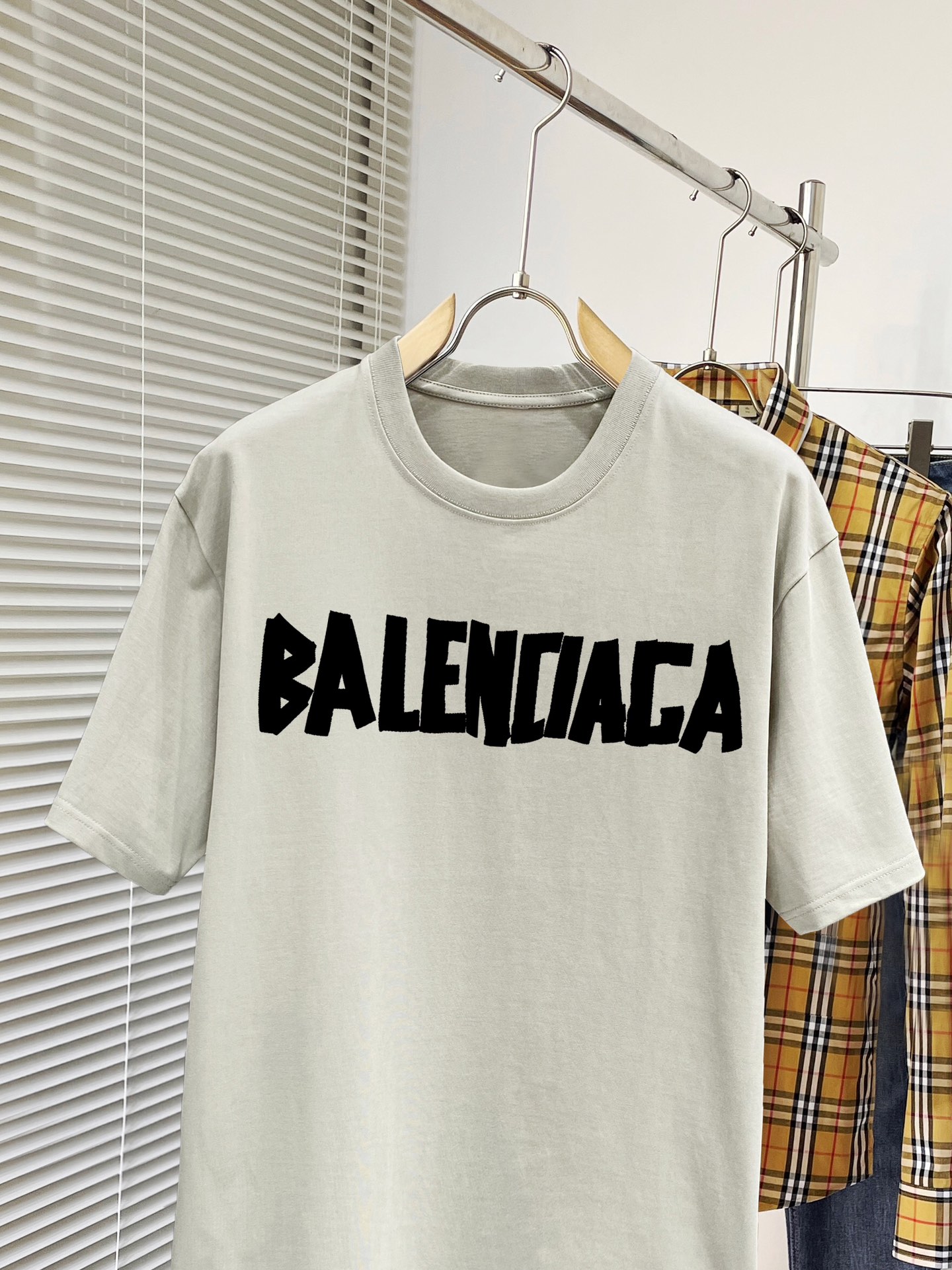 バレンシアガ服 BALENCIAGA 2025新作 半袖Tシャツ