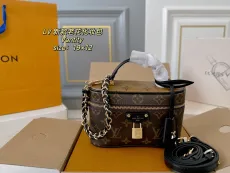ルイヴィトンバッグ LOUIS VUITTON 2025新作 化粧ポーチ
