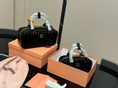 ミュウミュウバッグ Miu Miu 2025新作 小さなハンドバッグ