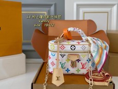 ルイヴィトンバッグ LOUIS VUITTON 2025新作 化粧ポーチ