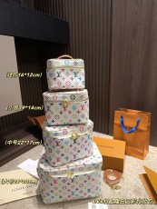 ルイヴィトンバッグ LOUIS VUITTON 2025新作 化粧ポーチ