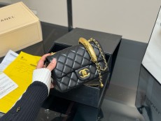 シャネルバッグ CHANEL 2025新作 チェーンバッグ