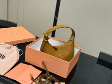 ミュウミュウバッグ Miu Miu 2025新作 ハンドバッグ