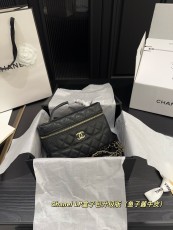 シャネルバッグ CHANEL 2025新作 ハンドチェーンバッグ