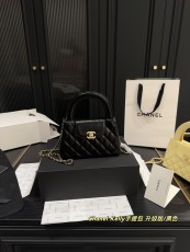 シャネルバッグ CHANEL 2025新作 ハンドバッグ