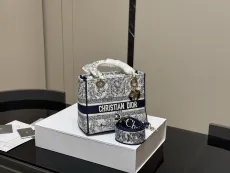 ディオールバッグ DIOR 2025新作 ダイアナ妃バッグ