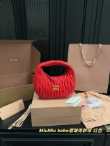 ミュウミュウバッグ Miu Miu 2025新作 ハンドバッグ ミュウミュウバッグ Miu Miu 2025新作 ハンドバッグ