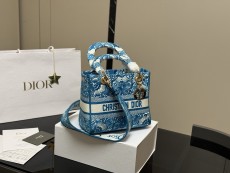 ディオールバッグ DIOR 2025新作 ダイアナ妃バッグ